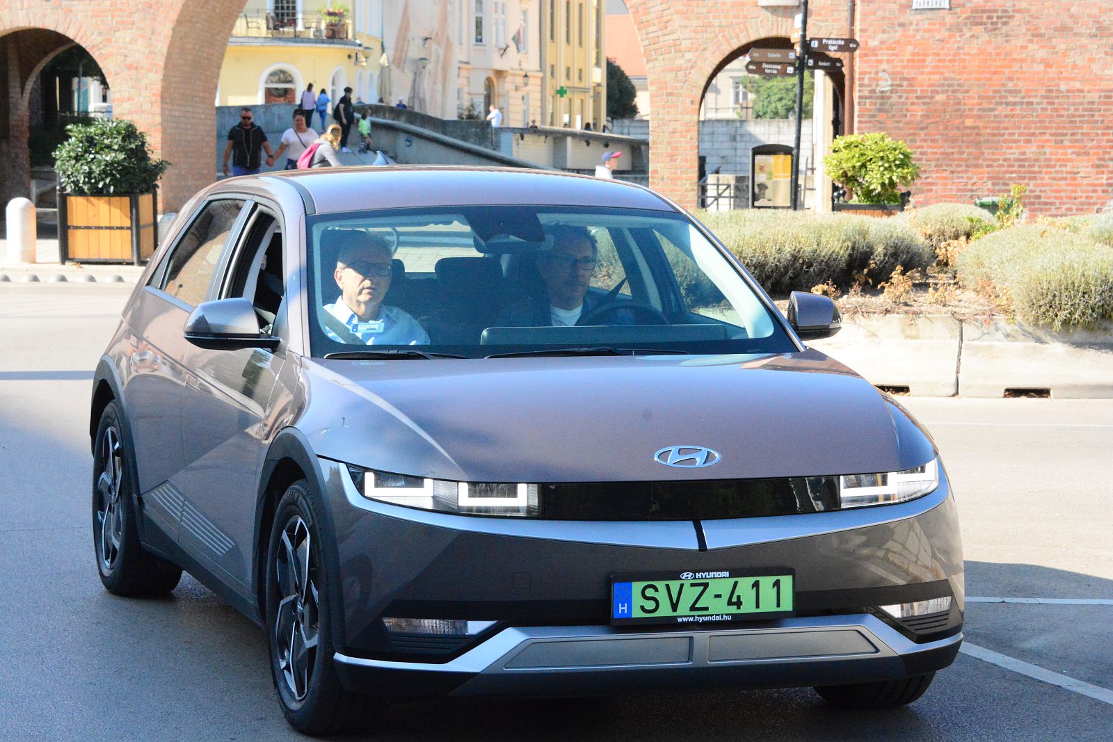 Öt év alatt négyszeresére nő az elektromos autók száma a magyar utakon a Jövő Mobilitása Szövetség szerint